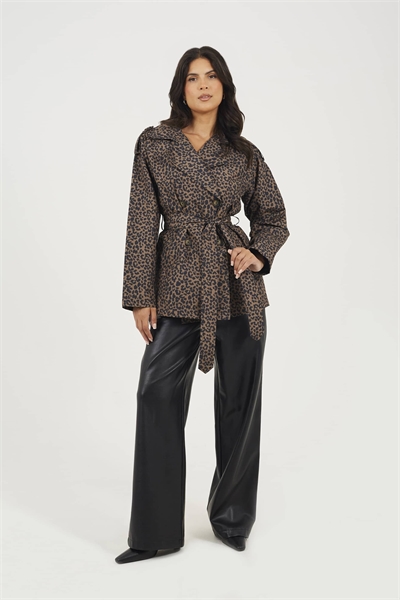 Короткий плащ-мака из леопардовой кожи с двойной застежкой и поясом на завязках артикул 151391974