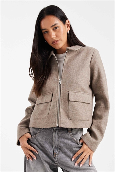 Короткая куртка из искусственной шерсти цвета серо-коричневого артикул 148251110