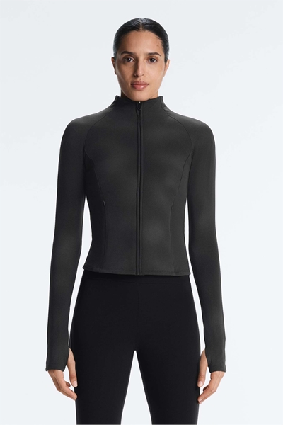 Легкая теплая светоотражающая техническая куртка черного цвета артикул 156125593