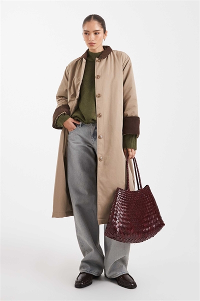 Длинный плащ с воротником из шнурка бежевого цвета артикул 150776555