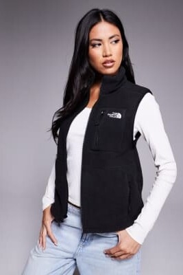 В жилете Yumiori артикул 149563898