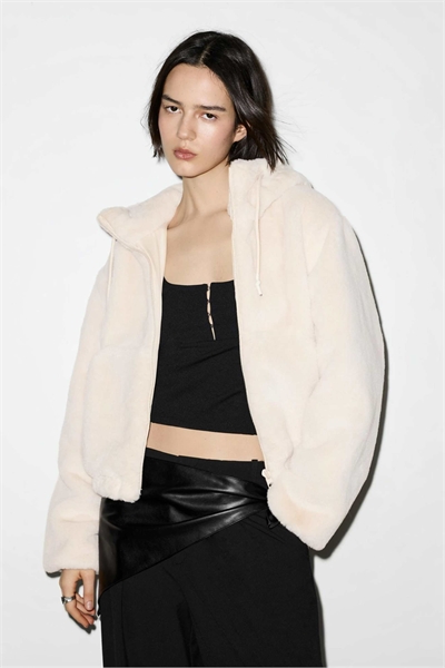 Куртка с капюшоном из искусственного меха артикул 151635100