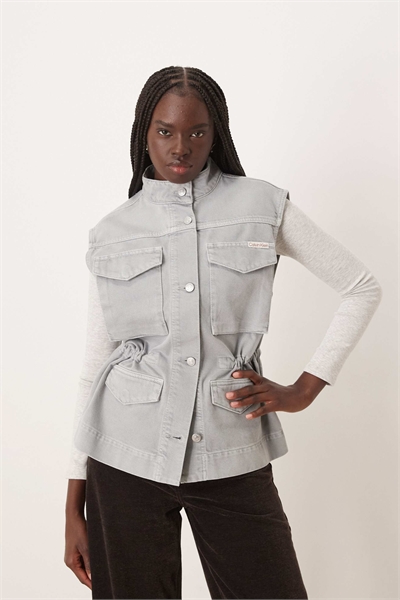 Джинсовый практичный жилет артикул 154174083