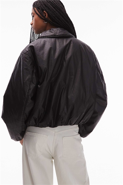 Бомбер с лаковым эффектом артикул 149000415