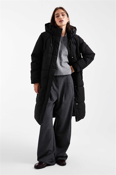 Длинное пальто-пуховик 2 в 1 со съемными рукавами черного цвета артикул 150561838