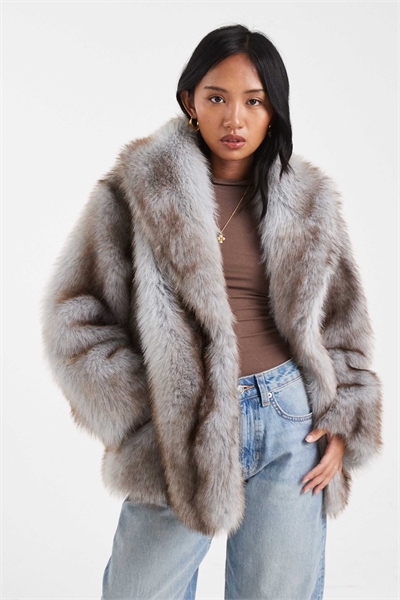 ASOS DESIGN Petite пальто из искусственного меха с синими и коричневыми концами артикул 148785650