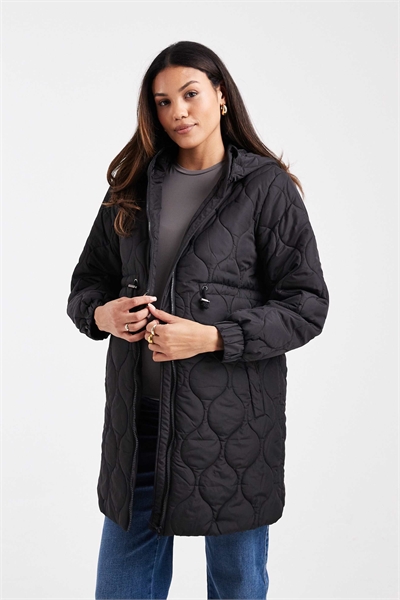 Стеганая куртка «3 в 1» от Mamalicious Maternity с отстегивающимся передним элементом артикул 149855399