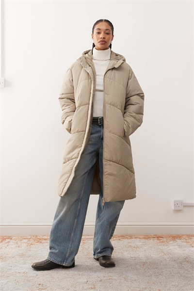 Пуховик с капюшоном и удлиненным кроем артикул 151739394