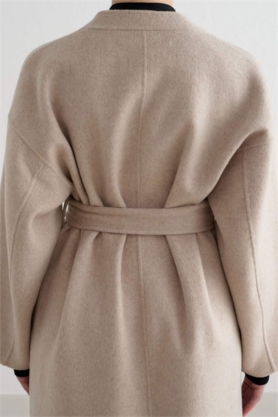 Темное пальто из глиняной ваты артикул 152648563