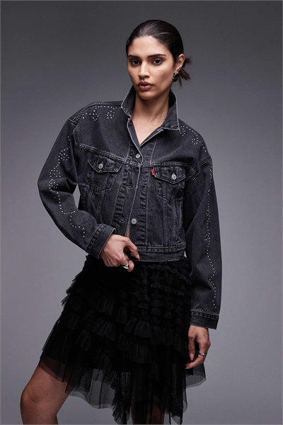 Усаженная джинсовая куртка с декоративными элементами в стиле 90-х артикул 142436620