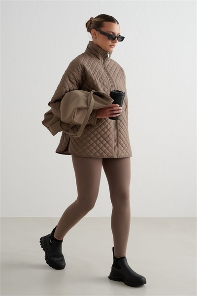 Увеличенная стеганая куртка цвета нуга артикул 151841876