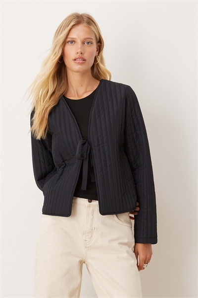 Стеганая куртка с завязками спереди, черного цвета артикул 147690077