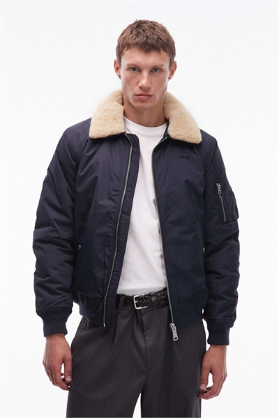 Укороченная куртка с логотипом, карманом на молнии и искусственным меховым воротником темно-синего цвета артикул 152190414