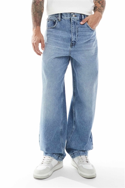 Джинсы свободного кроя с прямыми брючинами артикул 149436184