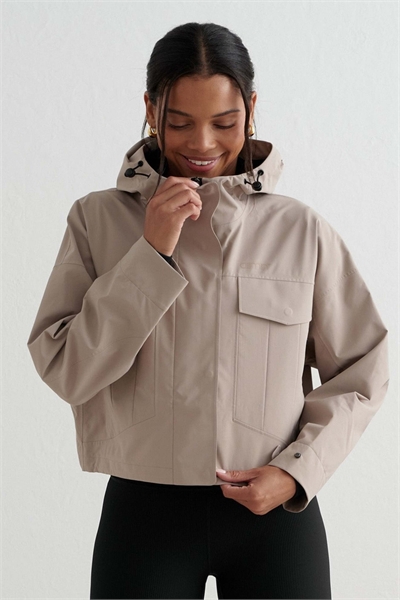 Темная водонепроницаемая куртка из глины бежевого цвета артикул 142297983