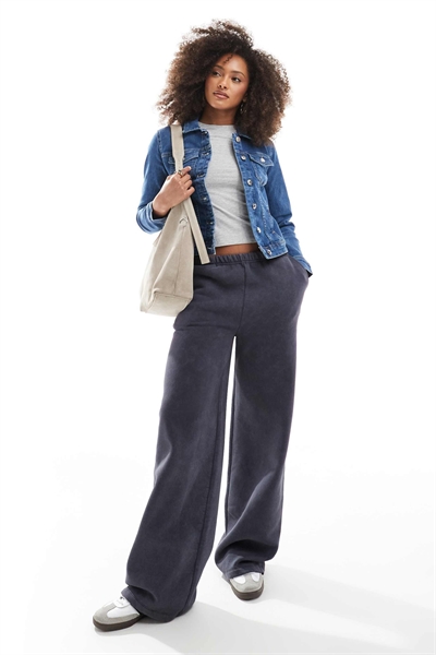 Приталенная джинсовая куртка средне-синего цвета артикул 139249774