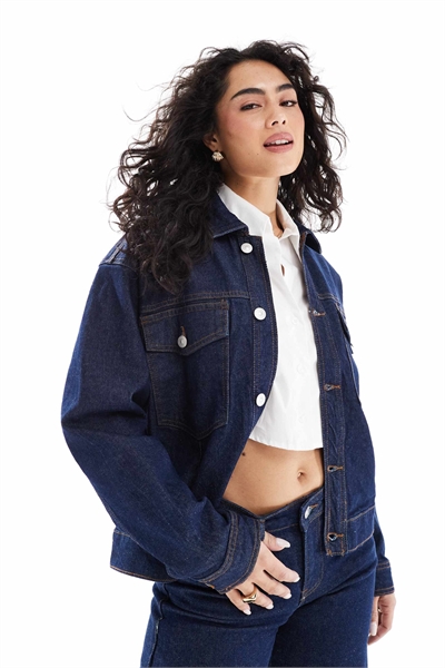 Комплект из куртки-тракера и джинсов темно-синего цвета артикул 141186178