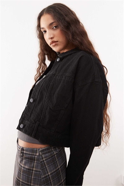 Короткая джинсовая куртка прямого кроя артикул 139108724