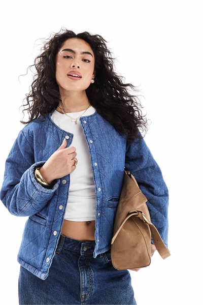 Стеганая джинсовая куртка средне-синего цвета артикул 141242235