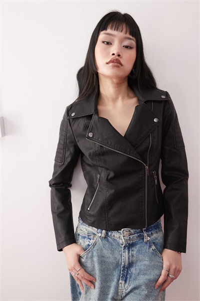 Куртка под кожу артикул 139108720