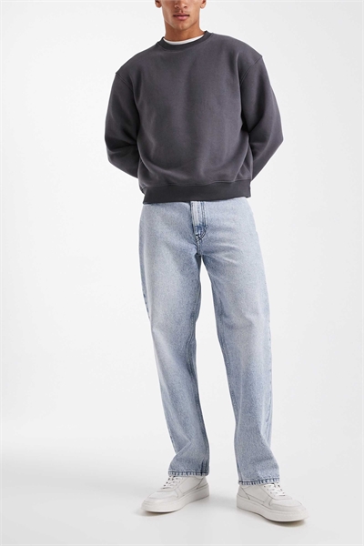 Джинсы свободного кроя артикул 151182352