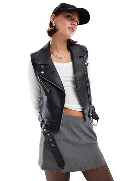 Жилет из искусственной кожи черного цвета артикул 135435604