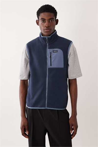 Флисовая жилетка с полной застежкой-молнией, темно-синего цвета артикул 154920690