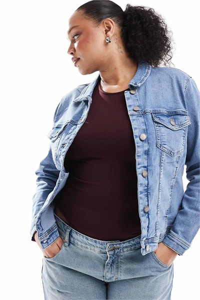 Джинсовая куртка светло-голубого цвета артикул 127379737