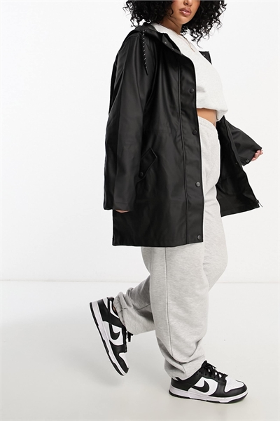 Резиновый плащ с капюшоном черного цвета артикул 127255790