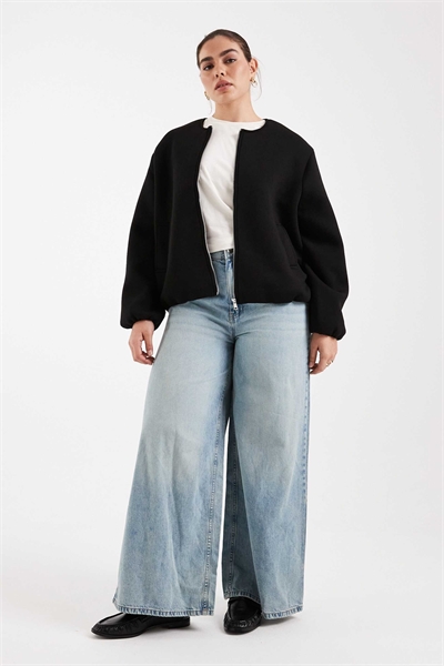 Бомбер черного цвета артикул 152860095