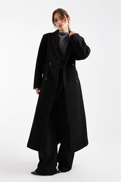 Пышное пальто с высоким воротником из букле артикул 149105296