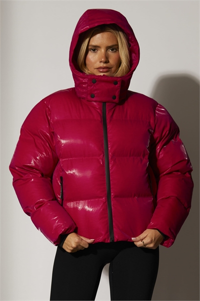 Лыжная куртка с капюшоном и утеплителем артикул 151351650