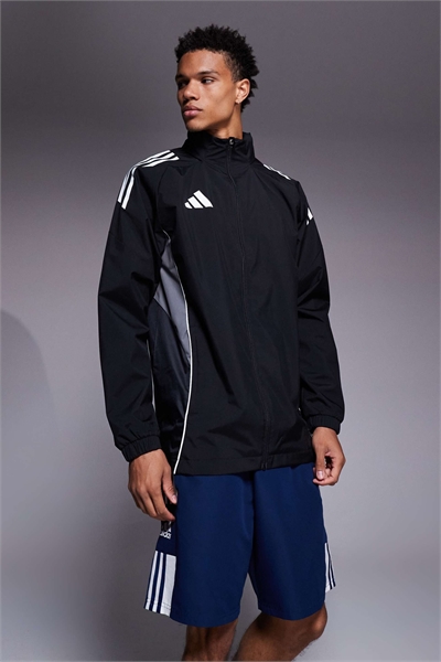 Легкая куртка Adidas Football Tiro 25 с капюшоном, черного цвета артикул 144531538