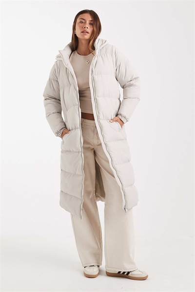 Макси-куртка с капюшоном и утеплителем, со съемными рукавами артикул 143502535