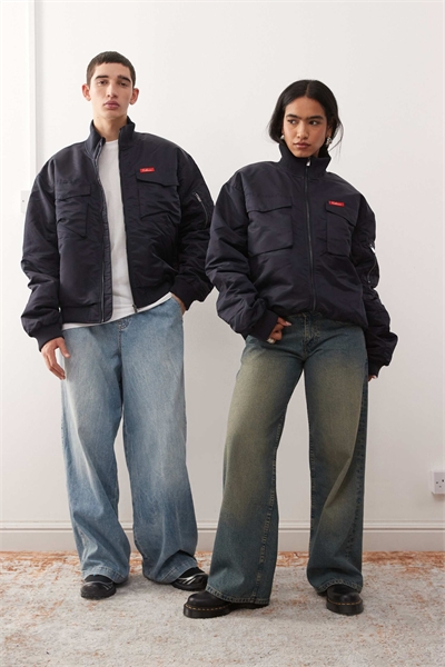 Универсальная куртка-бомбер с высоким воротником артикул 144436350