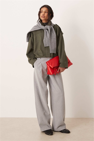 Бомбер из искусственной замши цвета хаки артикул 153399135