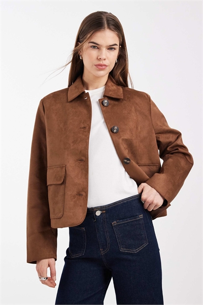 Мягкая эластичная куртка из искусственной замши цвета коньяка артикул 153084245