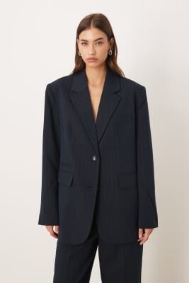 Блейзер оверсайз из коордированной ткани с темно-синей полоской артикул 150230146