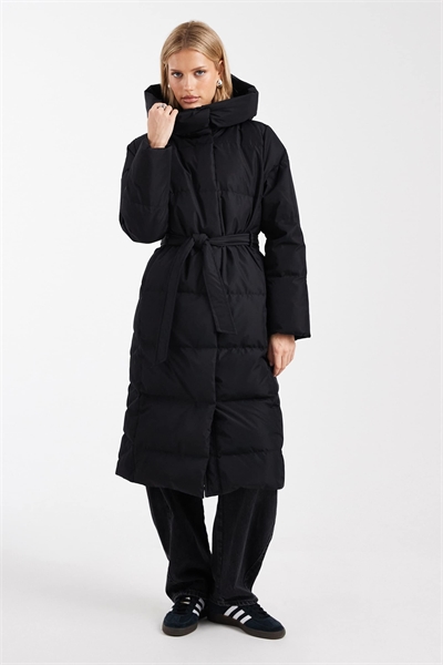 Пуховик с поясом артикул 151186889