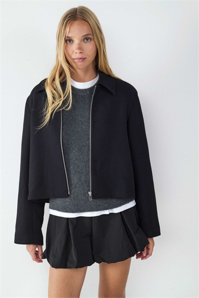 Куртка черного цвета артикул 155429910