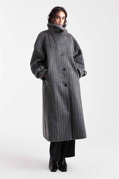 Длинное пальто из шерстяной смеси с воротником-воронкой артикул 148296975