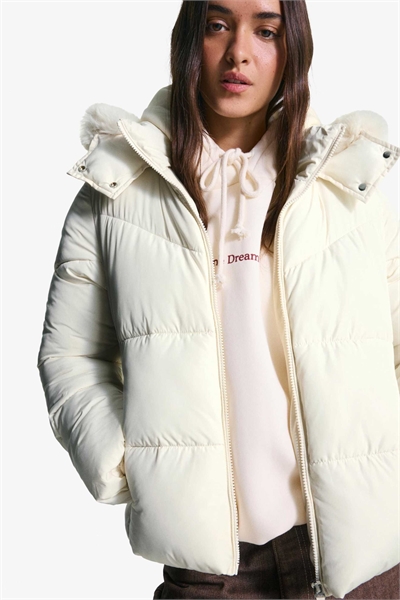 Пуховик с капюшоном из искусственного меха артикул 151634378