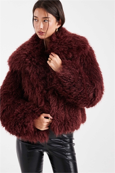 Короткая куртка из искусственного меха артикул 147898671