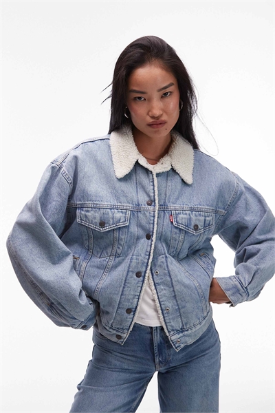 Джинсовая куртка-тракер из шерпы в стиле 90-х артикул 142436641