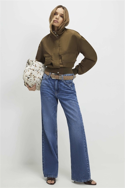 Бомбер с воротником-воронкой артикул 156044837