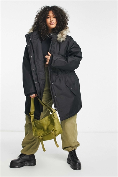 Парка с капюшоном из искусственного меха черного цвета артикул 121524700