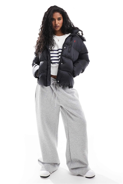 Пуховик с логотипом в виде значка артикул 136079467