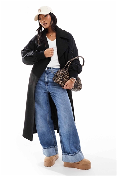 ASOS DESIGN Petite — черное пальто-бомбер с вставками артикул 137423440