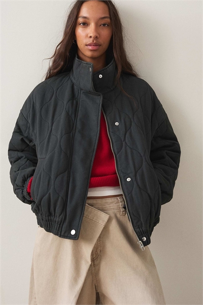 Куртка с вышивкой в виде косой вязки артикул 155702461