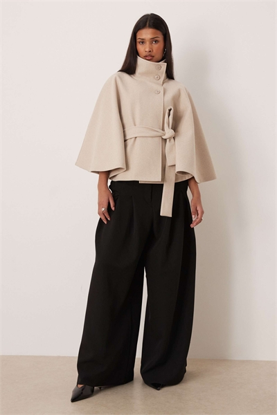 Куртка-накидка с воротником-воронкой и поясом, бежевого меланжевого цвета артикул 154869455